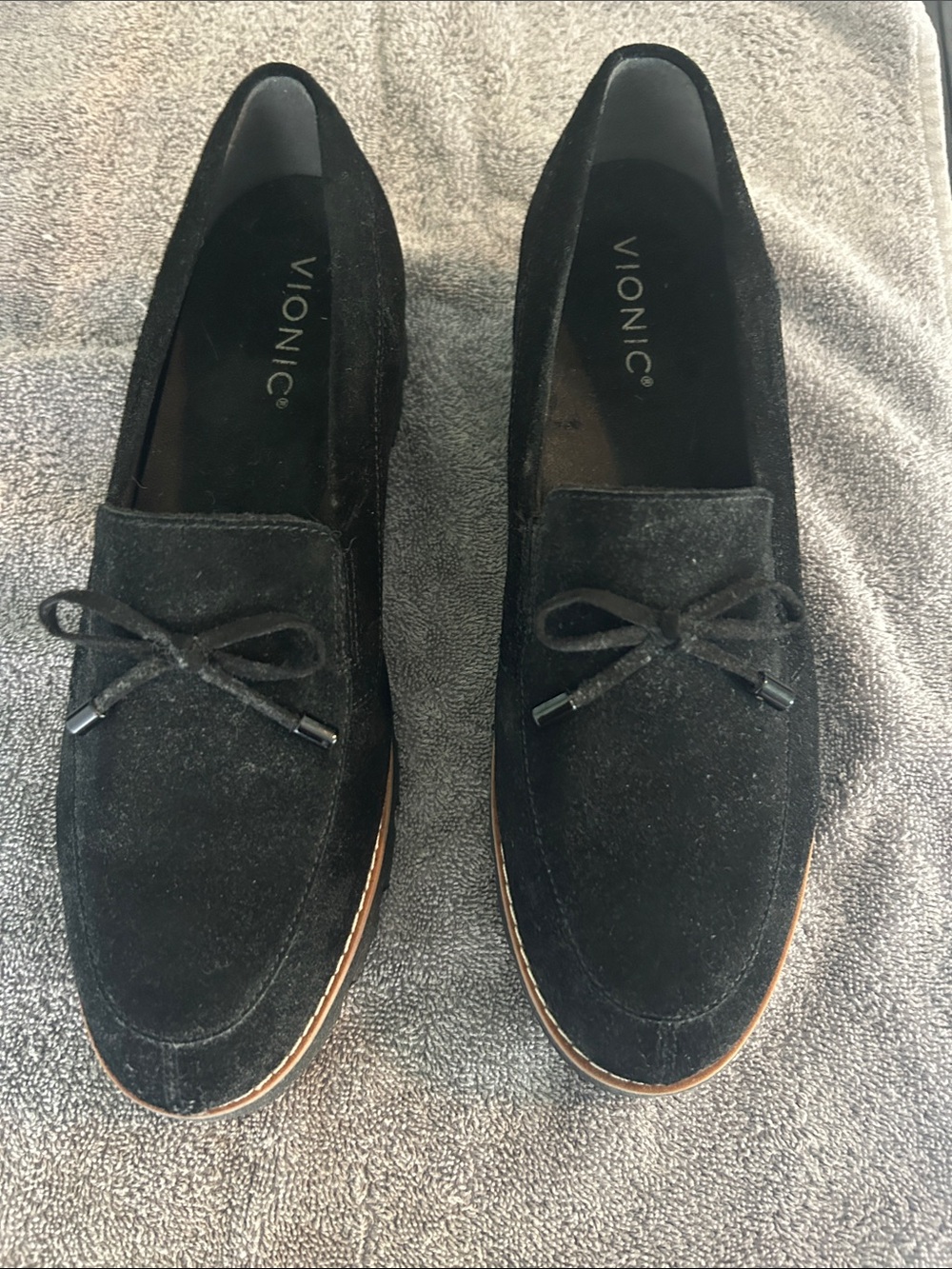 Black Suede Loafer with Bow Accent
Vionic - Picture 2 of 3